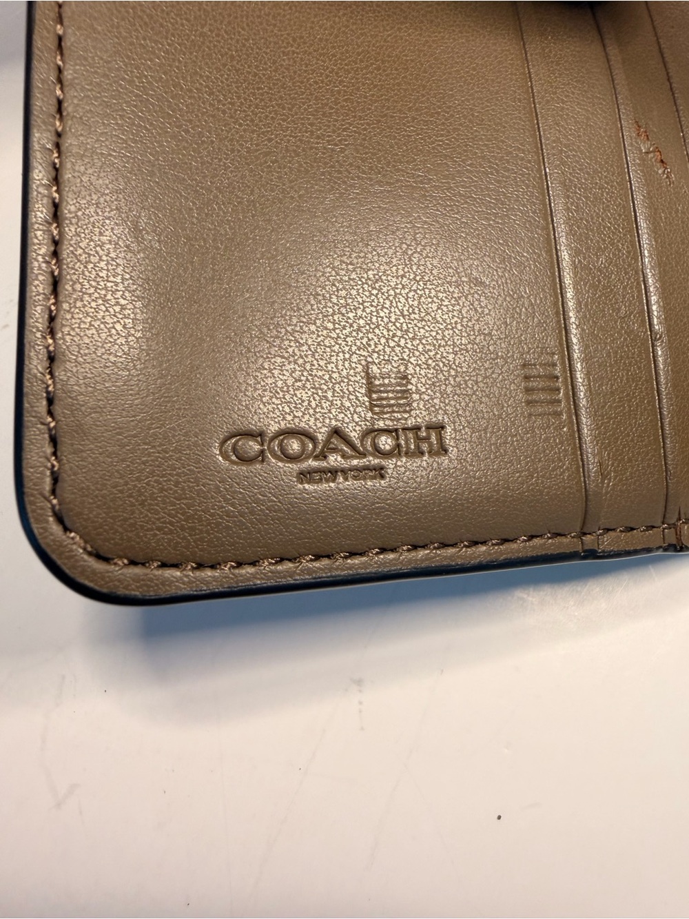 Coach Colorblock Small
Trifold Wallet - Picture 4 of 8